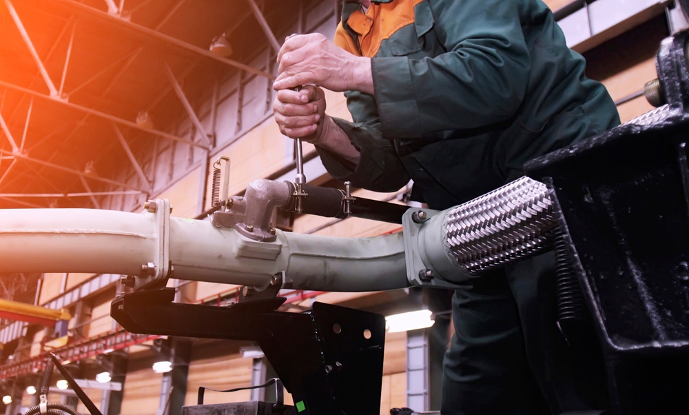 image_Technician,Repairs,Military,Equipment,Using,Tools,In,A,Well-equipped,Manufacturing