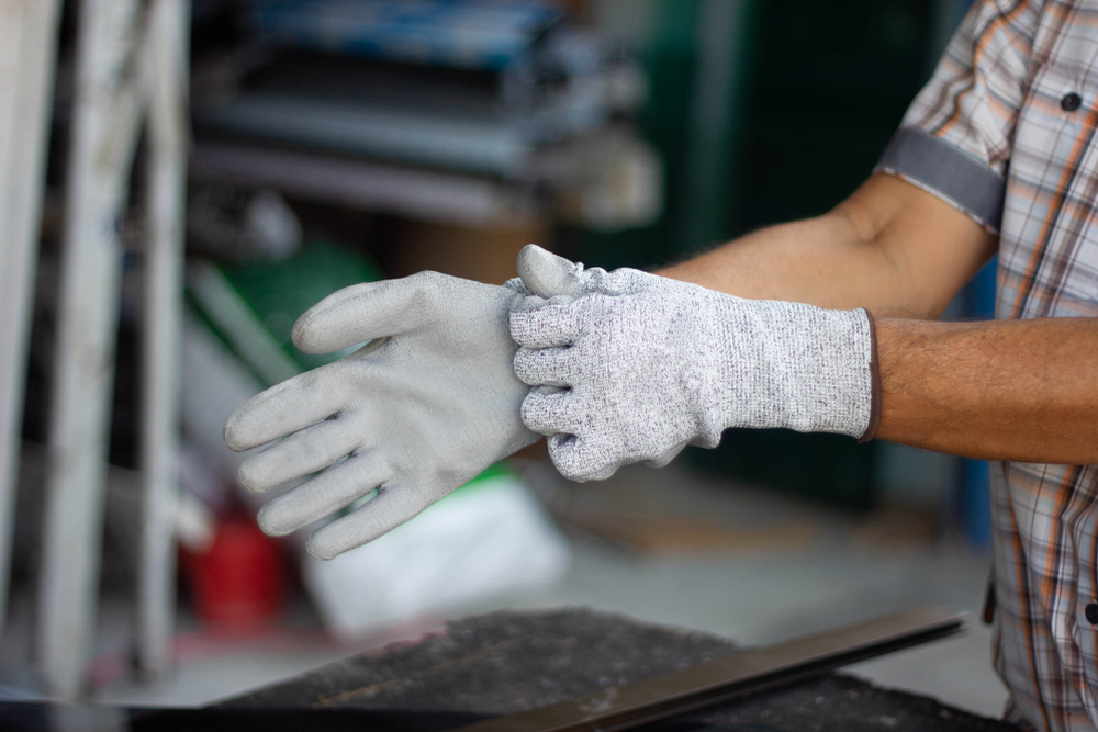 image_Gloves,To,Cut,Glass,And,Sharp,Objects.